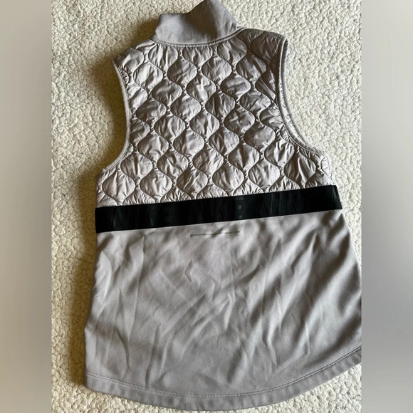 Nike Aerolayer Running Vest, gray/black. Women’s small - Picture 8 of 10